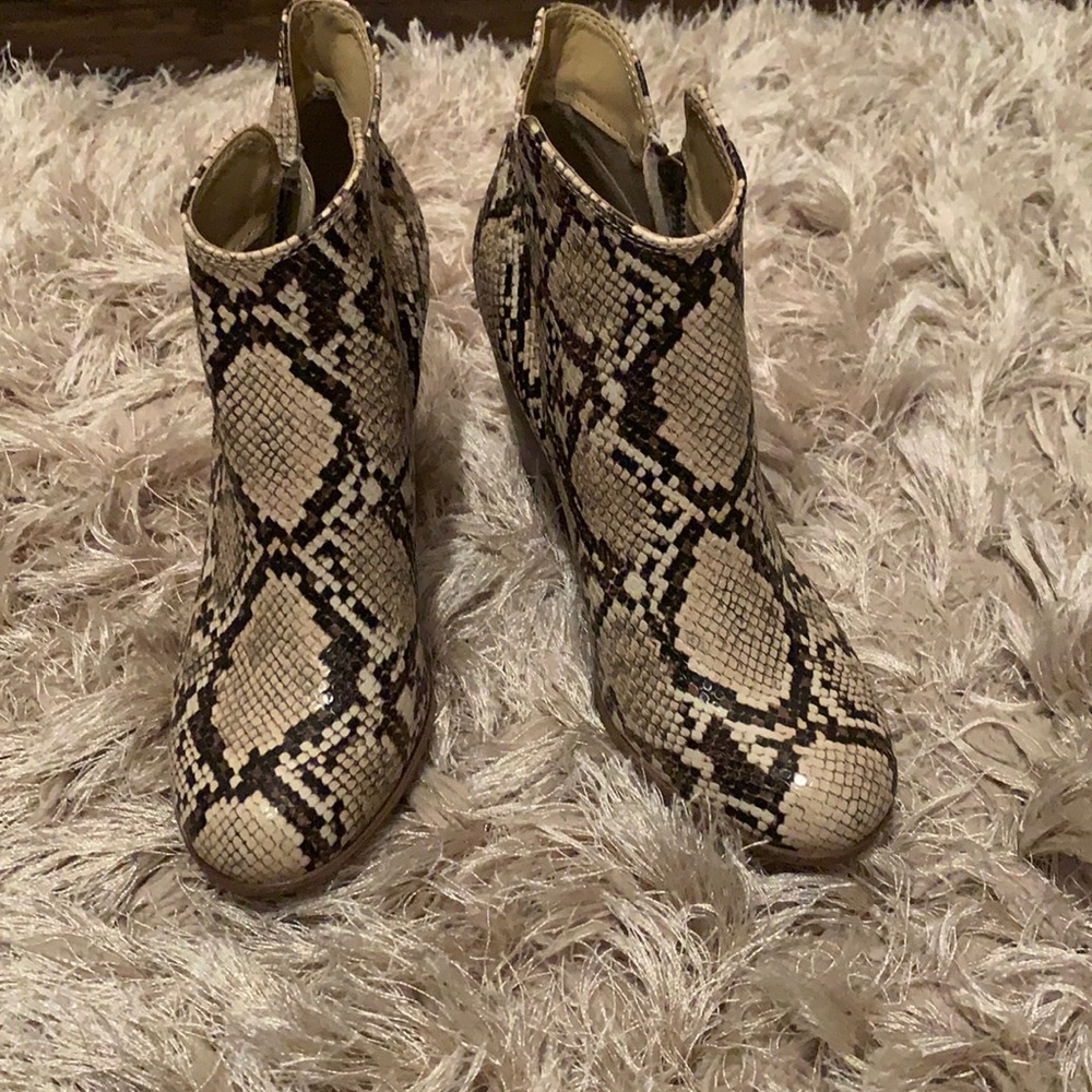 Faux Snakeskins Ankle Boots